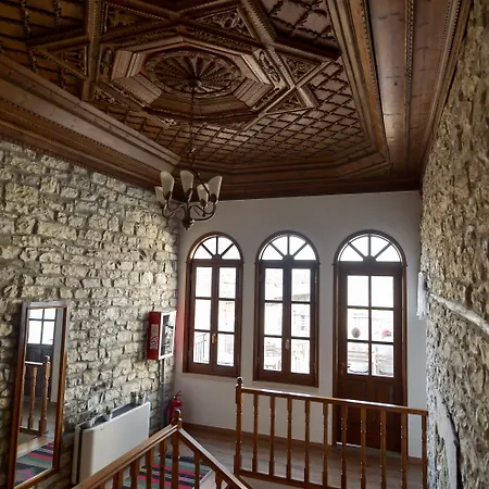 克莱米2号酒店 3* Gjirokastër