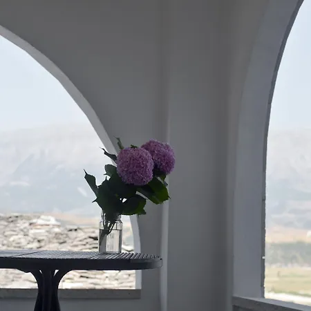 克莱米2号酒店 3* Gjirokastër