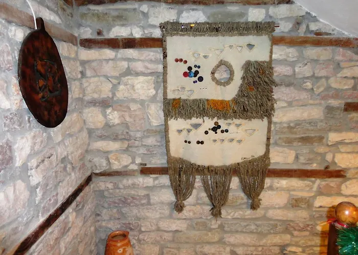 克莱米2号酒店 3* Gjirokastër